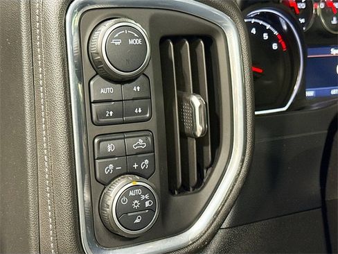 Used 2021 Chevrolet Silverado 1500 LT Trail Boss w/ Convenience Package II image 12