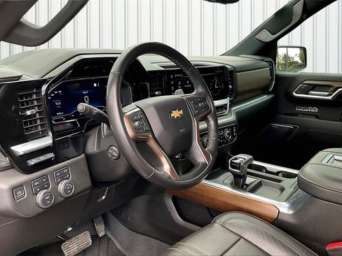 Used 2022 Chevrolet Silverado 1500 High Country w/ High Country Premium Package image 4