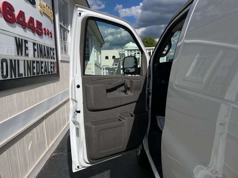 Used 2020 Chevrolet Express 3500 w/ Driver Convenience Package RWD image 9