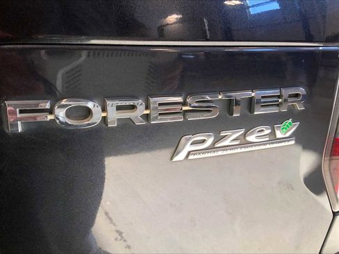 Used 2015 Subaru Forester 2.5i Premium w/ All-Weather Package image 11