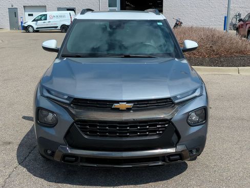 Used 2022 Chevrolet TrailBlazer ACTIV w/ Sun and Liftgate Package FWD image 3