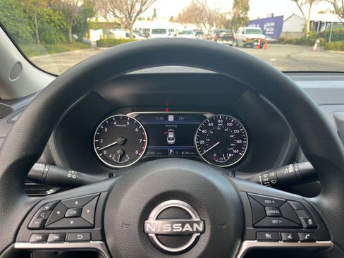 Used 2025 Nissan Sentra SV image 25