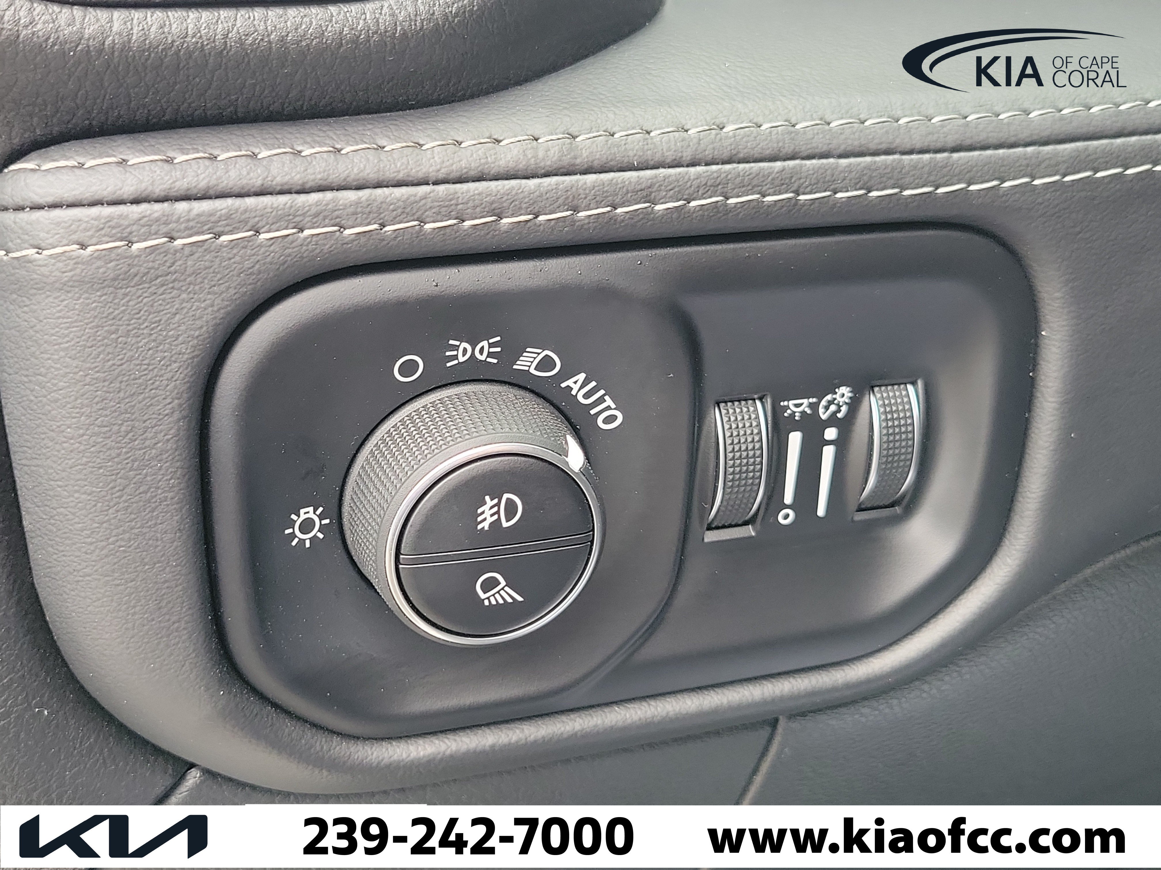 Used 2025 RAM 2500 Limited AWD/4WD image 22