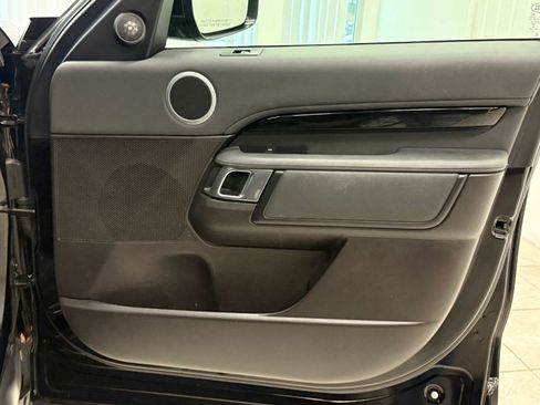 Used 2019 Land Rover Discovery SE image 22