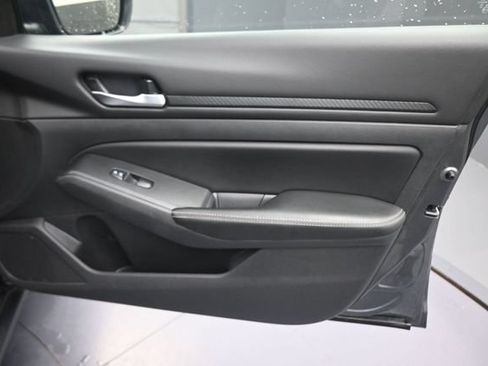 Used 2024 Nissan Altima 2.5 SV FWD image 21