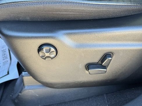 Used 2022 Jeep Grand Cherokee Laredo X image 10