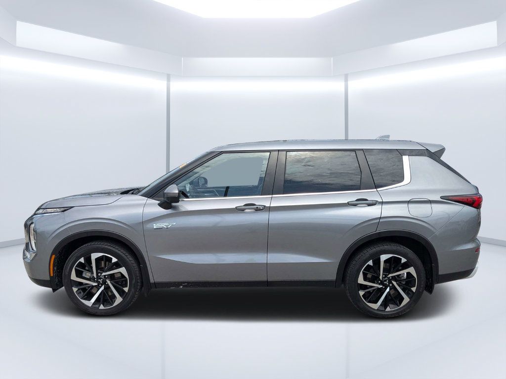 Used 2023 Mitsubishi Outlander 4WD Plug-In Hybrid image 8