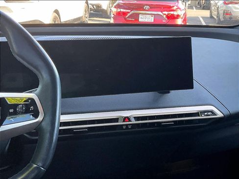 Used 2023 BMW iX xDrive50 w/ Sport Package AWD/4WD image 8