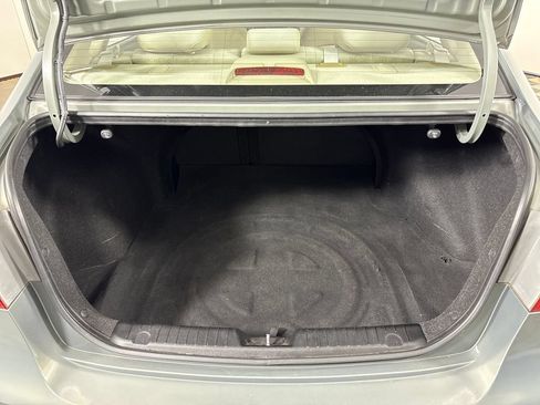 Used 2010 Hyundai Elantra GLS FWD image 14