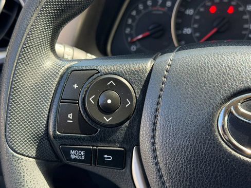 Used 2015 Toyota RAV4 XLE FWD image 39