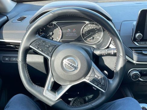 Used 2022 Nissan Altima 2.5 SR w/ Midnight Edition Package FWD image 11