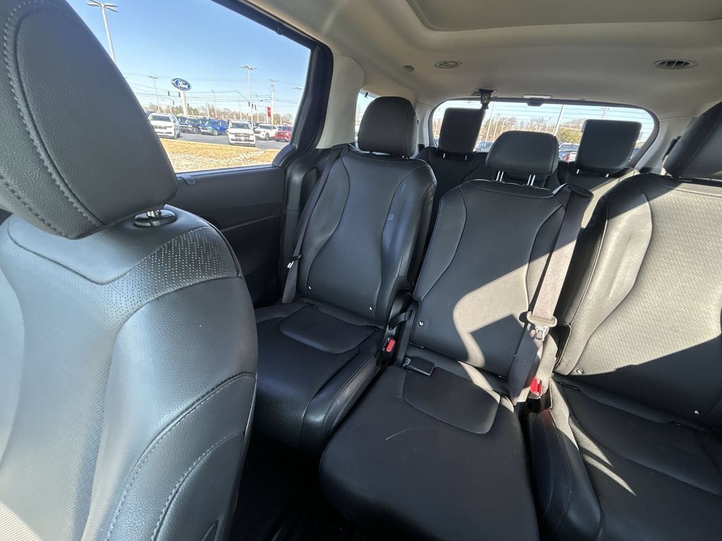 Used 2025 Kia Carnival SX Prestige FWD image 14