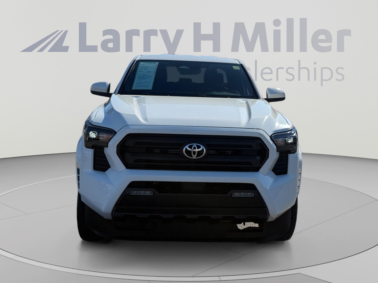 Used 2024 Toyota Tacoma SR5 AWD/4WD image 8