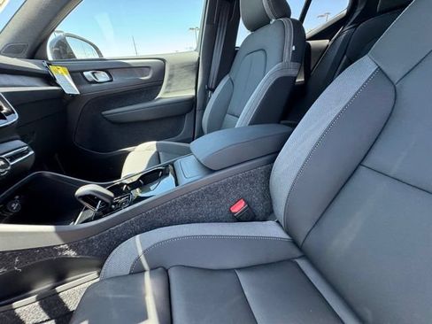Used 2025 Volvo EX40 Core w/ Climate Package AWD/4WD image 15