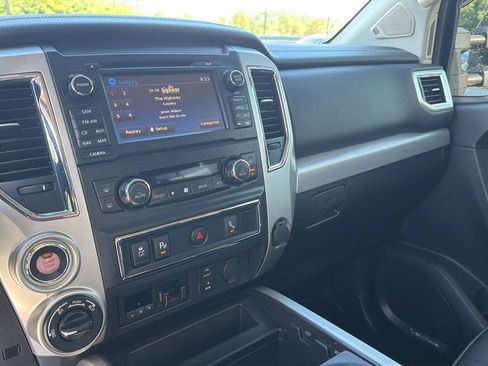 Used 2017 Nissan Titan PRO-4X AWD/4WD image 16