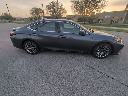 Certified 2025 Lexus ES 300h Ultra Luxury w/ Accessory Package (Z1) image 2