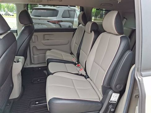 Used 2021 Kia Sedona EX FWD image 11