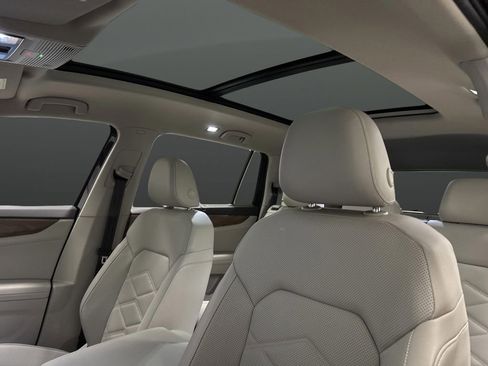 Used 2024 Volkswagen Atlas SE w/ Panoramic Sunroof Package image 7