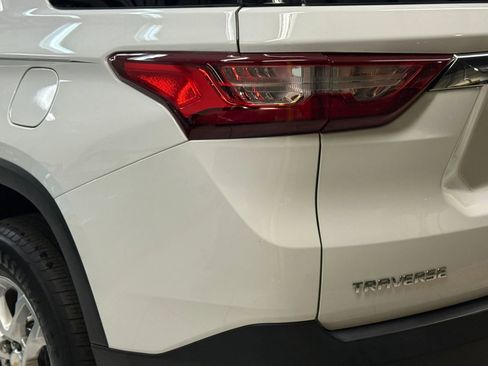 Used 2021 Chevrolet Traverse LS image 12