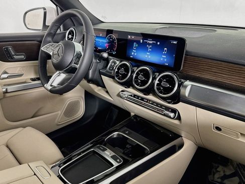 New 2026 Mercedes-Benz GLB 250 image 15
