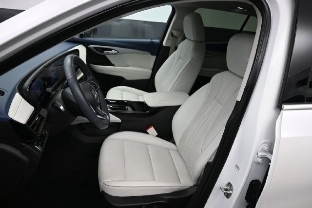 Used 2025 Buick Envision Avenir AWD/4WD image 17