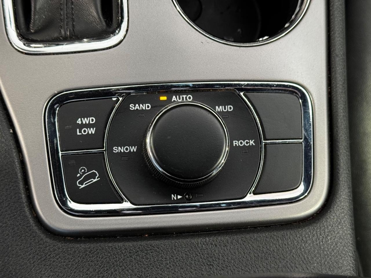 Used 2020 Jeep Grand Cherokee Limited AWD/4WD image 23