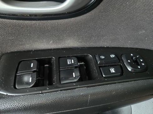 Used 2016 Kia Soul FWD image 33