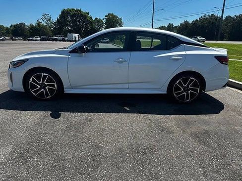 Used 2025 Nissan Sentra SR FWD image 3