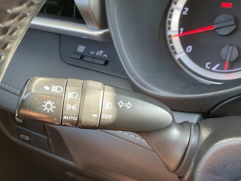 Used 2022 Toyota Highlander LE FWD image 27