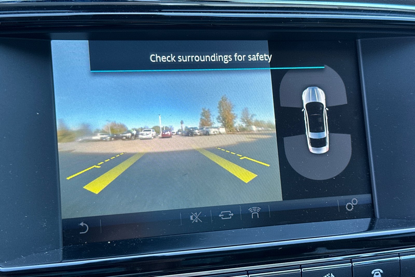 Used 2016 Jaguar XJ R-Sport RWD image 26