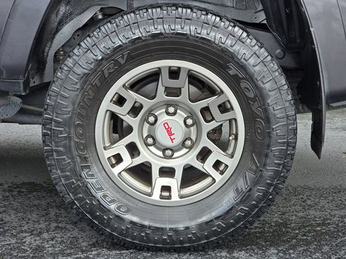 Used 2018 Toyota 4Runner TRD Off-Road Premium w/ TRD Performance Package AWD/4WD image 31