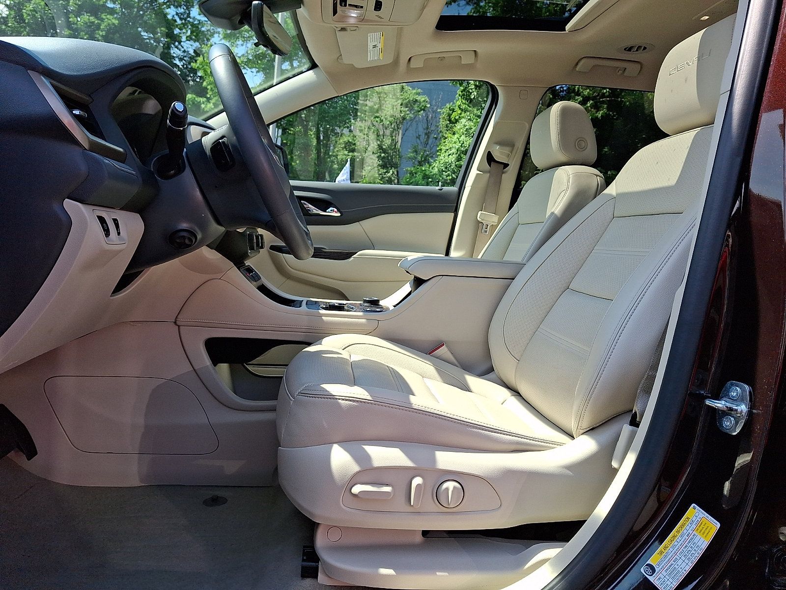 Used 2020 GMC Acadia Denali AWD/4WD image 11