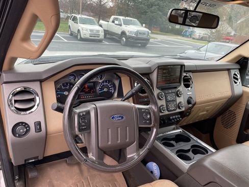 Used 2016 Ford F250 Lariat w/ Lariat Ultimate Package image 13