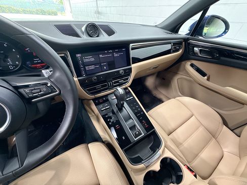 Certified 2026 Porsche Macan AWD/4WD image 27