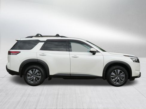 Certified 2024 Nissan Pathfinder SV AWD/4WD image 8