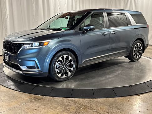 Certified 2024 Kia Carnival EX image 1