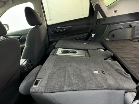 Used 2017 Nissan Rogue SV image 27