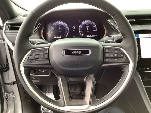 New 2026 Jeep Grand Cherokee Altitude image 11