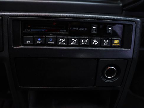 Used 1994 Oldsmobile Cutlass Supreme S image 11