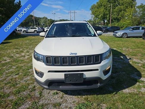 Used 2017 Jeep Compass Latitude w/ Popular Equipment Group AWD/4WD image 9