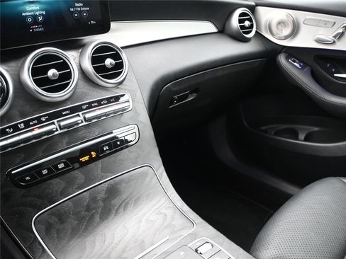 Used 2021 Mercedes-Benz GLC 300 4MATIC image 4