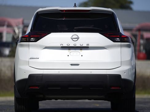 Used 2024 Nissan Rogue S image 34