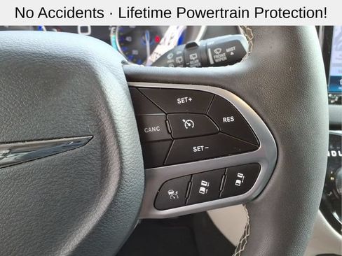 Used 2024 Chrysler Pacifica Touring-L FWD image 20
