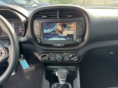 Used 2022 Kia Soul LX w/ Technology Package FWD image 24