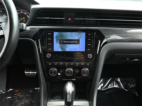 Used 2021 Volkswagen Passat 2.0T R-Line image 26