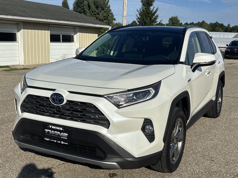 Used 2019 Toyota RAV4 Limited AWD/4WD image 13