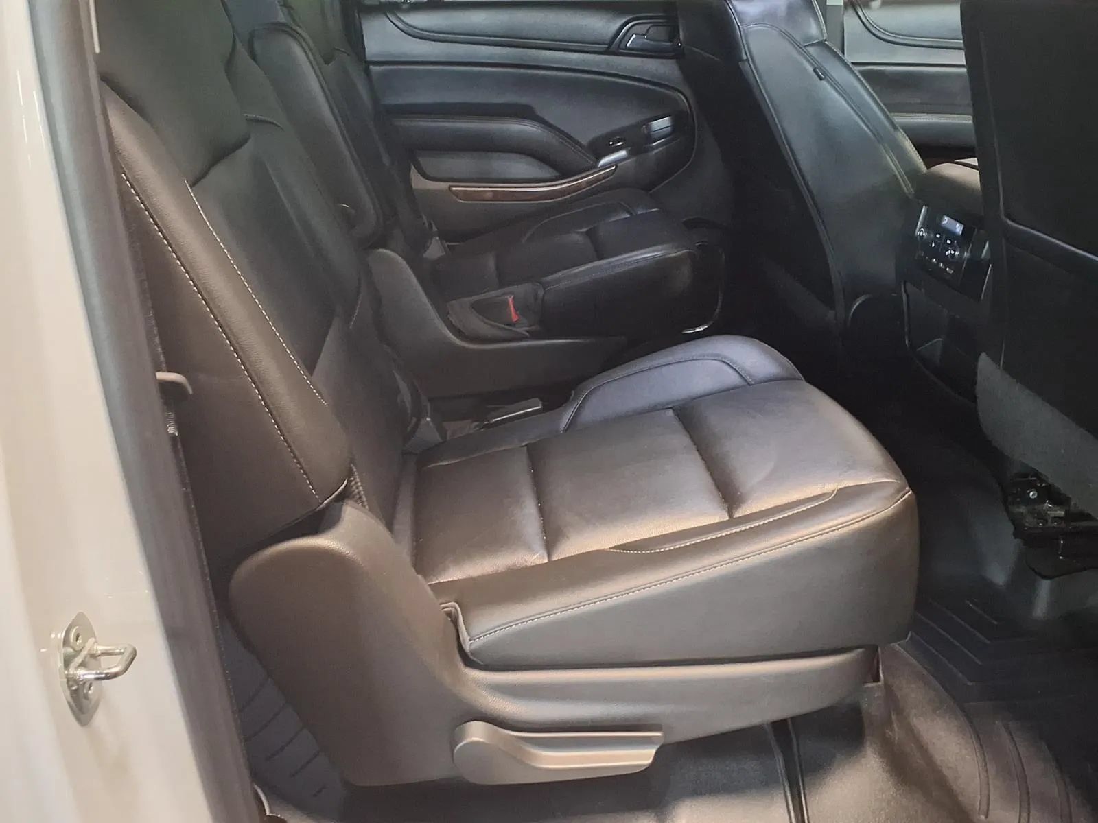 Used 2018 Chevrolet Suburban LT AWD/4WD image 11