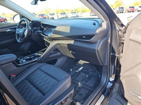 Used 2023 Buick Envision Avenir image 33