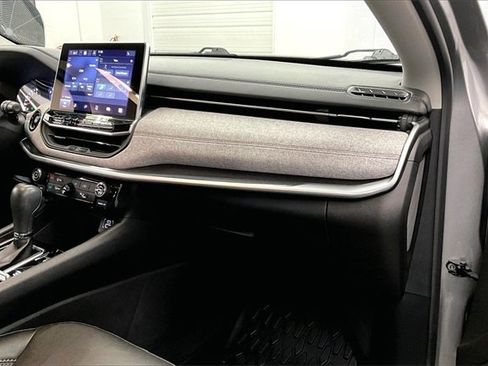 Used 2022 Jeep Compass Latitude image 16