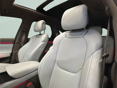 Certified 2026 Genesis GV70 2.5T Advanced image 9